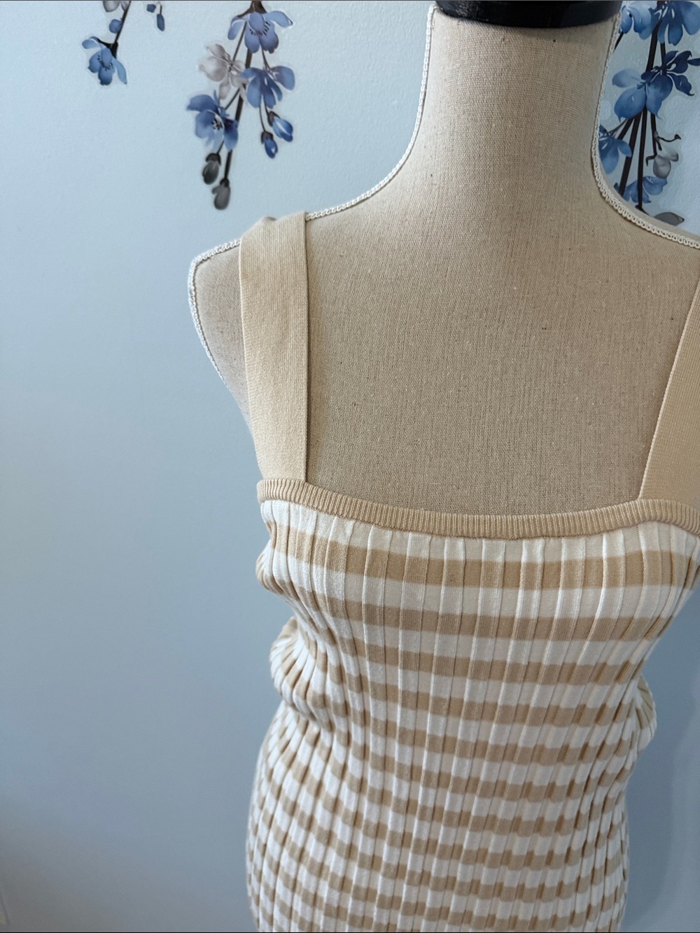 Beige and White Ribbed Midi Dress - Sleeveless - Picture 4 of 5